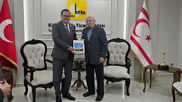Kâmil Uğurlu'nun Mavi Vatan İçin Bir Güzelleme: Kıbrıs Şehrengizi kitabı tanıtıldı