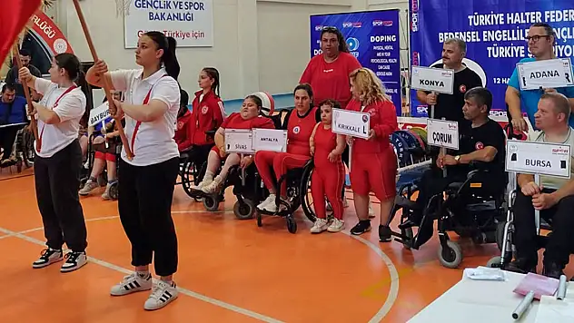 Meramlı haltercilerden çifte zafer