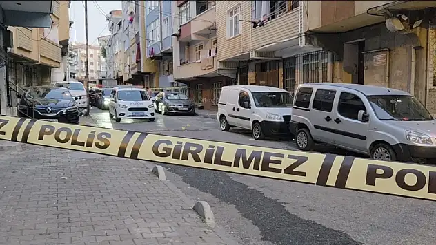 Markete silahlı saldırı önünden geçen çocuklar son anda kurtuldu