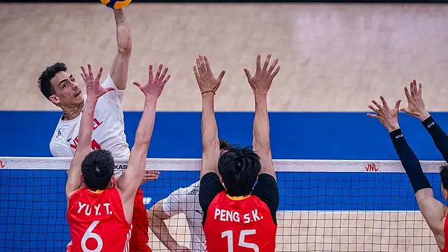 A Milli Erkek Voleybol Takımı, ilk galibiyetini aldı
