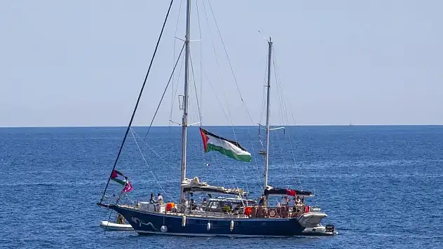 İsrail Madleen gemisindeki 3 aktivisti sınır dışı edecek