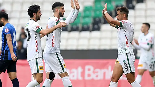 Konyasporlu Emrehan'a Timsah kancası!