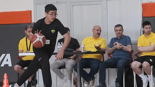 Konya'daki seçmelere yoğun ilgi... 920 genç yetenek kayıt yaptırdı