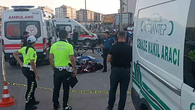 Otomobille çarpışan motosikletin sürücüsü hayatını kaybetti
