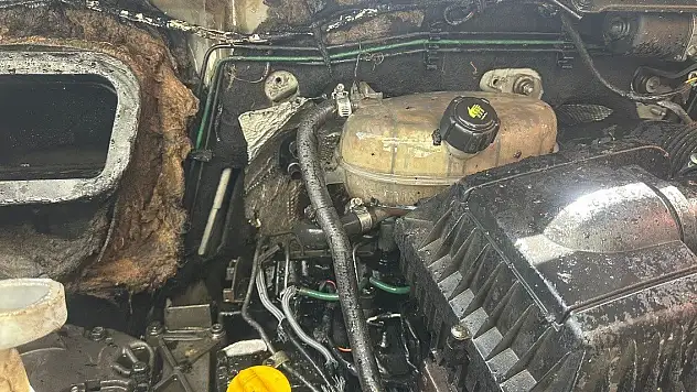 Konya'da park halindeki minibüste yangın çıktı