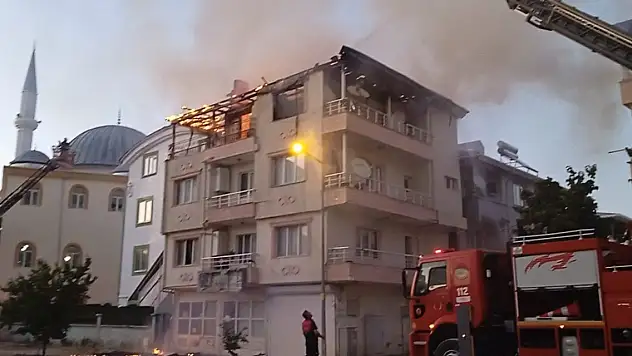 Mangal ateşi evi yaktı