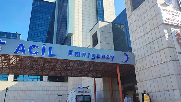 Kontrolden çıkan araç çocukların arasına daldı: 3 yaralı