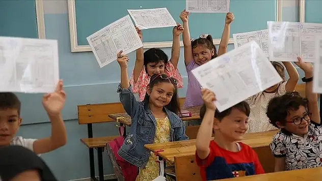 Okullarda 20 milyonu aşkın öğrenci için karne zamanı