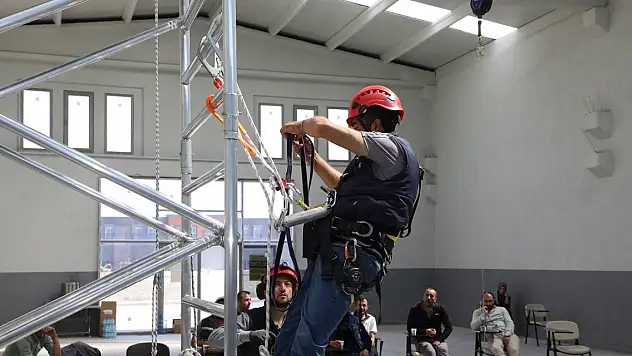 Konya'da belediyesi personeline yüksekte çalışma eğitimi verildi
