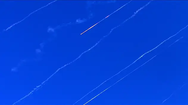 İsrail ordusu, İran'dan İsrail'e doğru yeni füzelerin fırlatıldığını duyurdu