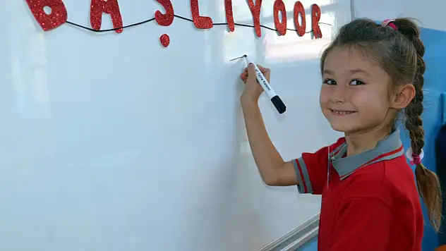 Okullarda serbest kıyafet kalkıyor, yeniden forma geliyor