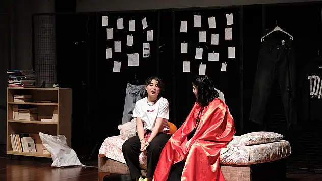 Konya'daki tiyatro oyunu izleyicilerin büyük beğenisini kazandı