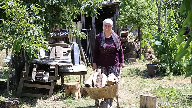 'Şalvarlı' başkan hem evini hem ilçesini kalkındırdı... Kentin borçsuz tek belediyesi