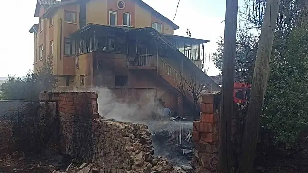 Yer Konya... Otları temizlemek istedi, komşusunun evini yaktı