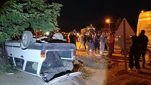 Devrilen otomobildeki çifti ölüm ayırdı