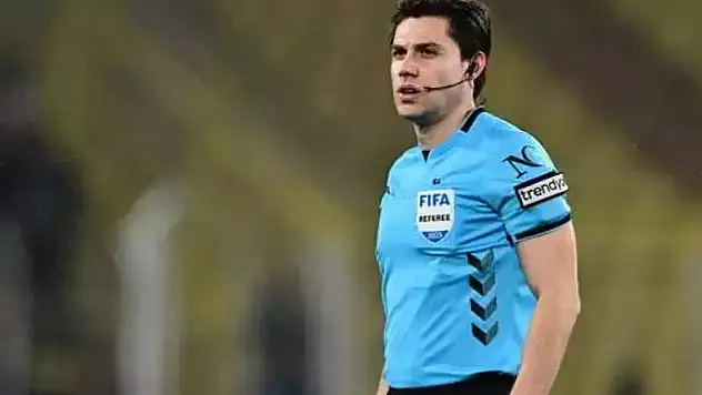 Türk hakem VAR'ın olmadığı maçta önce penaltı yok dedi, sonra kararını değiştirdi