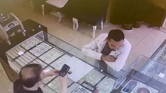 Kuyumcuya sahte altın satan 3 şüpheli yakalandı