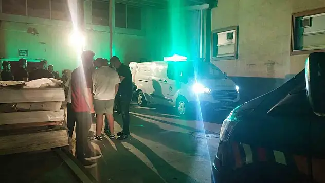 Otomobil ile motosiklet kafa kafaya çarpıştı