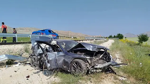 Kontrolden çıkan otomobil şarampole düştü