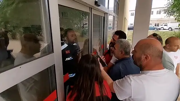 Sınava geç kaldı, sinir krizi geçirip hastaneye kaldırıldı