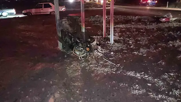 Hafif ticari araçla çarpışan motosikletin sürücüsü öldü
