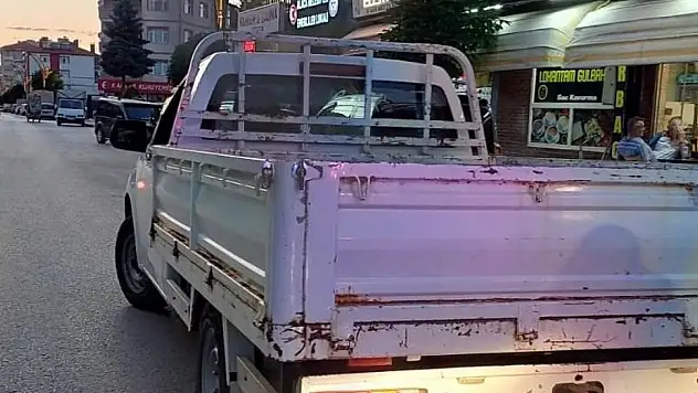 Kamyonetin yaya yaralandı