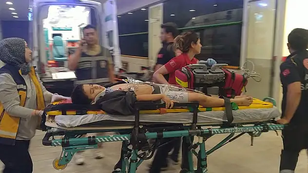 Otomobilin çarptığı motosikletteki baba öldü, oğlu ağır yaralandı