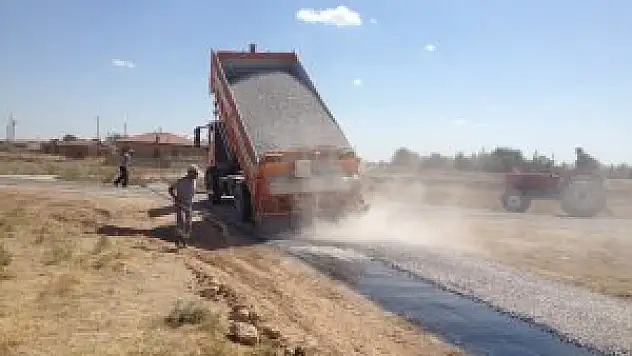 Karatay'da merkeze uzak mahalleler asfaltlanıyor