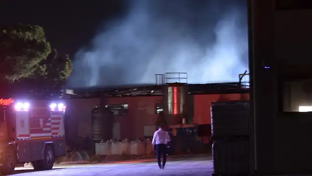 Kimya fabrikasında korkutan yangın