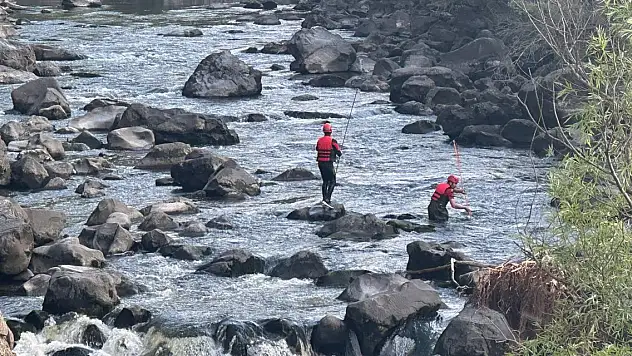 Kura Nehri'ne 2 kişiden 1'i boğuldu, 1'i kayıp