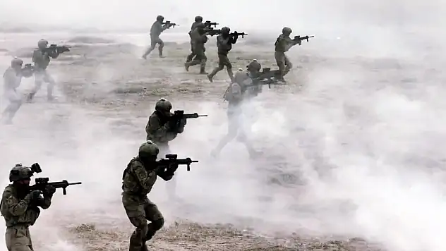 Türk Kara Kuvvetleri 2 bin 234 yaşında... Müthiş operasyon görüntüleri