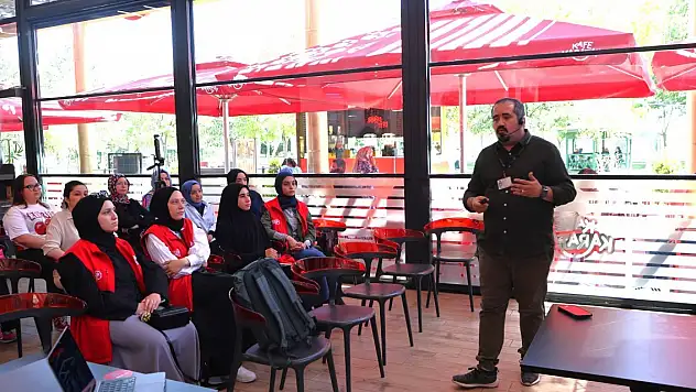 'Yapay Zekânın Günümüze ve Geleceğe Etkisi' Kafe Karatay Adalet Parkında konuşuldu