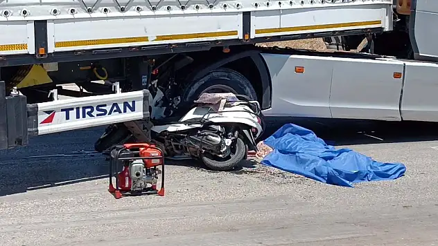 TIR'ın çarptığı motosikletteki 2 kişi öldü