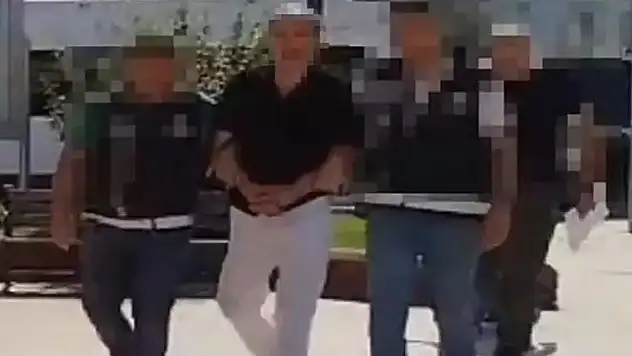 43 yıl hapisle aranıyordu! Çatıdan kaçarken yakalandı