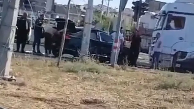 Otomobil ile kamyon çarpıştı: 4 yaralı