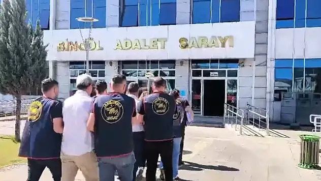 Çantada ölü bulunan bebeğin faillerini yakaladı