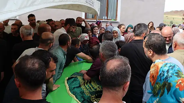 Göçükte ölen 3 işçi toprağa verildi