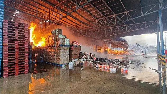 Kağıt fabrikasında yangın: 8 ölü, 26 yaralı