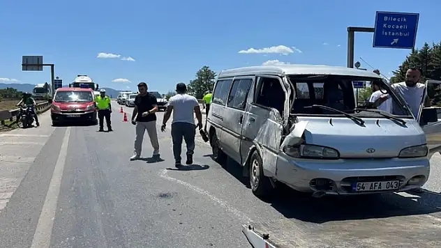 Minibüs devrildi: Yaralılar var