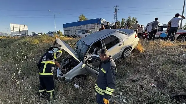 İki otomobil çarpıştı: 8 yaralı