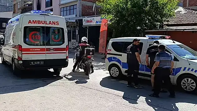 Parkta bıçakladığı kocasını elektrikli bisikletle hastaneye götürdü