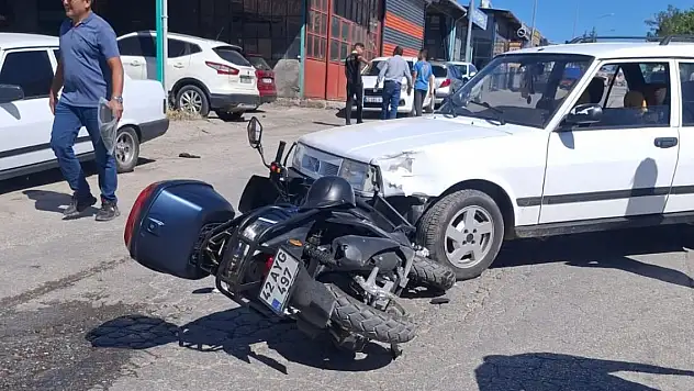 Konya'da otomobille çarpışan motosikletin sürücüsü yaralandı