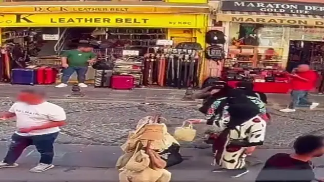 Kadınlar çantaları inceleme bahanesiyle hırsızlık yaptı