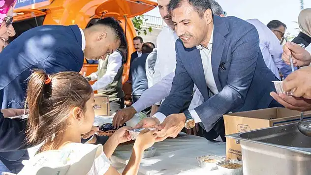 AK Parti Konya'dan aşure ikramı