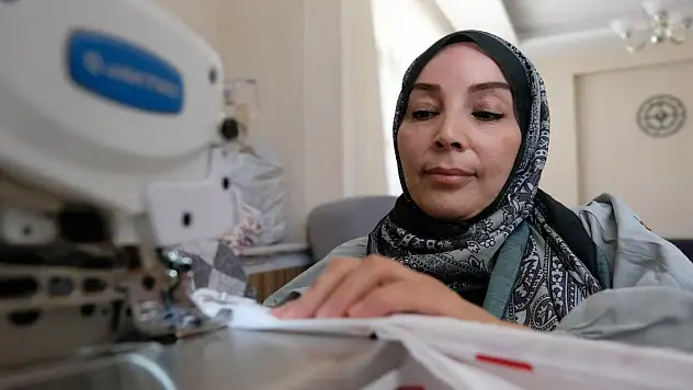 Konya'daki kadın tekerlekli sandalyeyle hayata tutundu