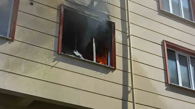 Çocukların oyunu faciaya dönüşüyordu: Yangında 2'si çocuk 6 kişi kurtarıldı