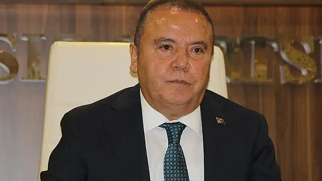 Muhittin Böcek görevden uzaklaştırıldı