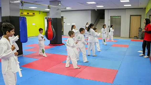 Şenlik  havası yaşattı... Meram'da büyük bir heyecanlar başladı