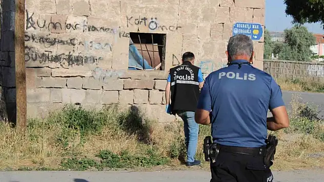 Husumetli iki grup arasında bıçaklı kavga: 1'i ağır 4 yaralı