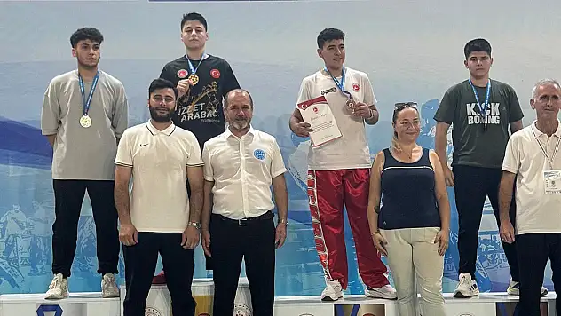 Türkiye Kick Boks Şampiyonası'nda İzzet Arabacı Fight Academy başarısı